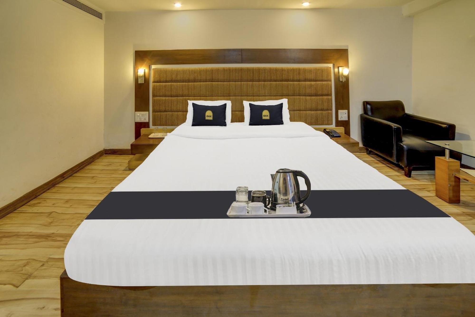Collection O Cambay Sapphire Otel Sarkhej Dış mekan fotoğraf