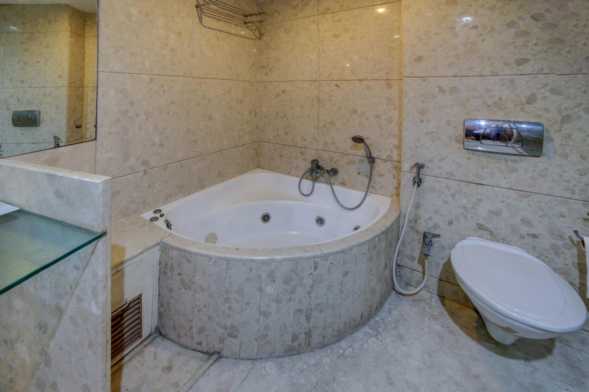 Collection O Cambay Sapphire Otel Sarkhej Dış mekan fotoğraf