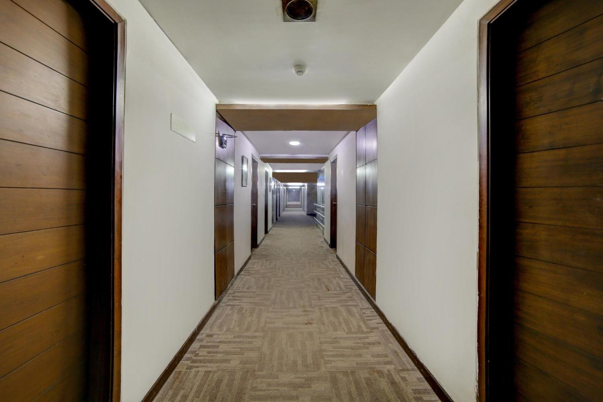 Collection O Cambay Sapphire Otel Sarkhej Dış mekan fotoğraf